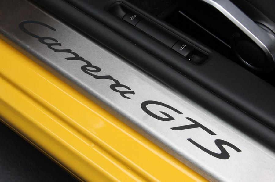  Porsche 911 GTS 2011 года  (фото 12 из 44)